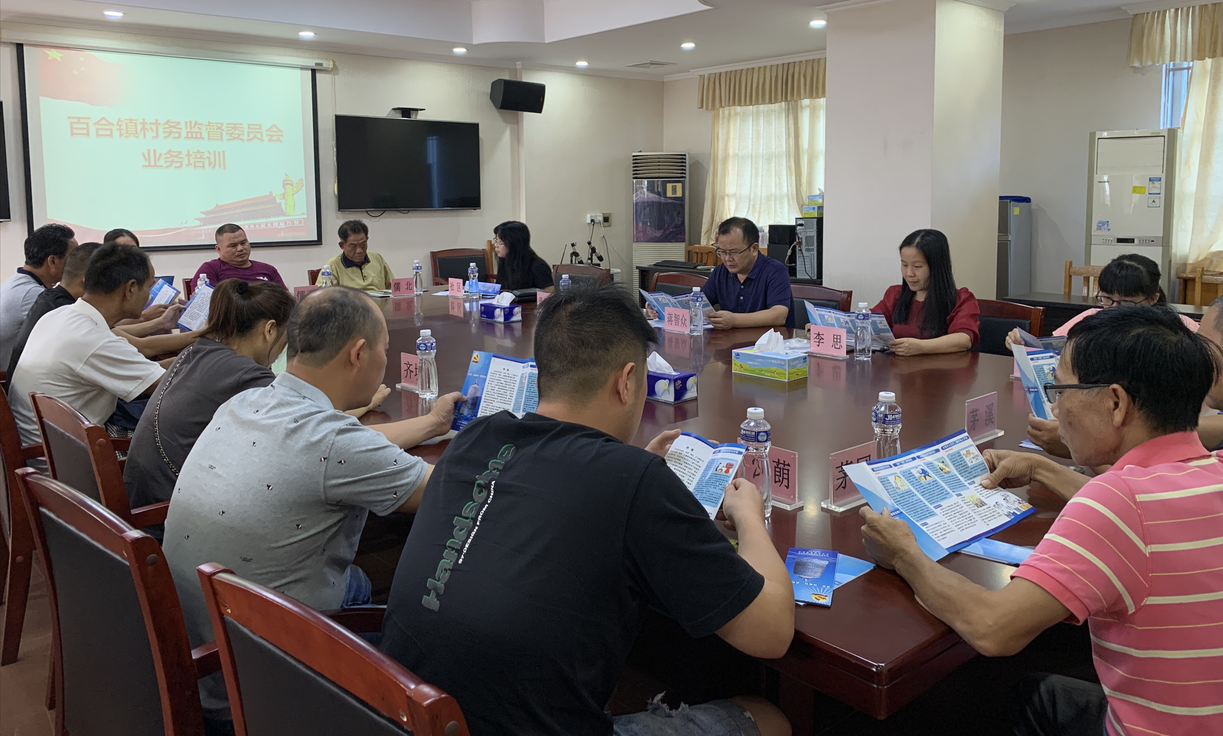 鎮(zhèn)紀(jì)委對(duì)各村(社區(qū))村監(jiān)會(huì)主任開展業(yè)務(wù)培訓(xùn) 鎮(zhèn)紀(jì)委對(duì)各村(社區(qū))村監(jiān)會(huì)主任開展業(yè)務(wù)培訓(xùn)