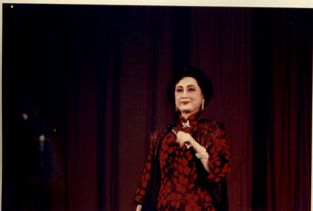 1991年3月3日，著名粵劇表演藝術(shù)家紅線女率粵劇團回到家鄉(xiāng)開平演出 .jpg