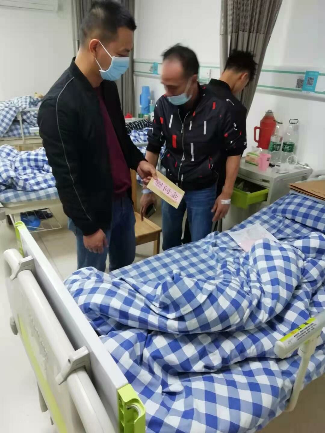 協(xié)助患病老兵轉(zhuǎn)診治療_1