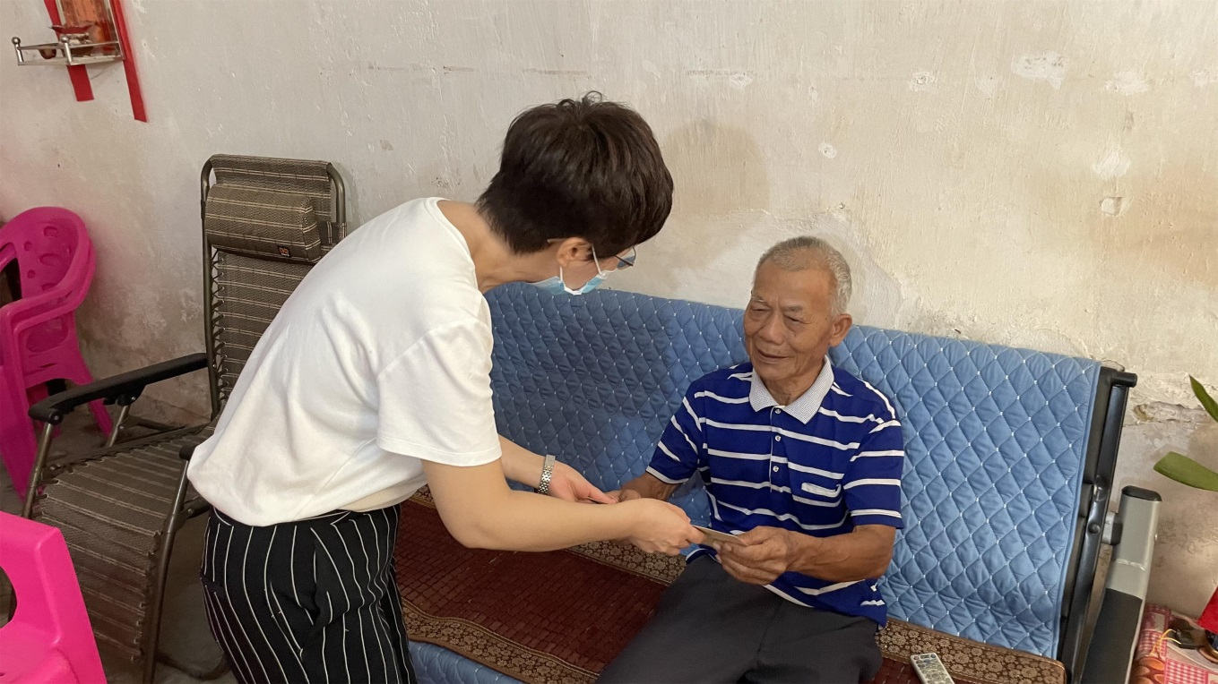 中秋節(jié)前走訪(fǎng)慰問(wèn).png