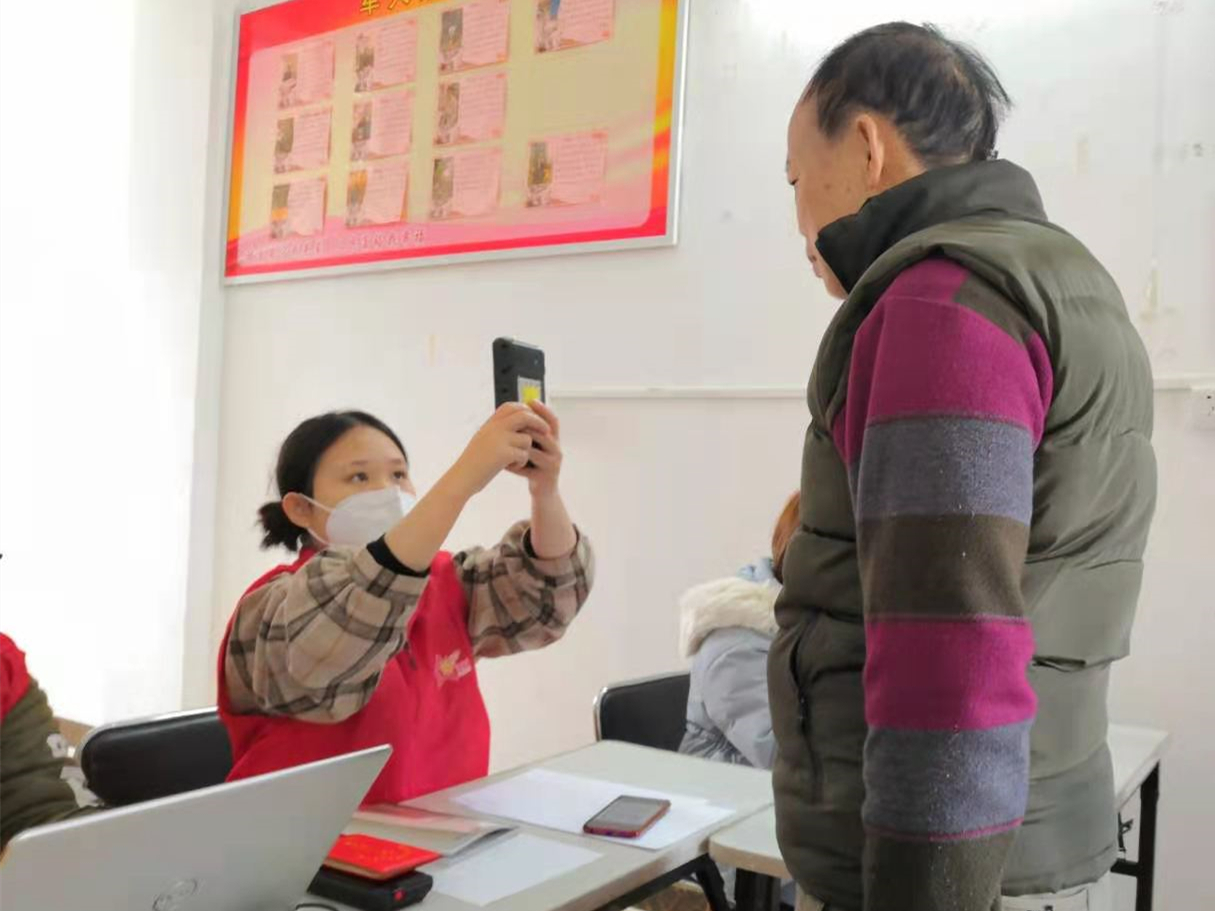 2. 當面核實身份、完善系統信息、實時上傳數據.jpg