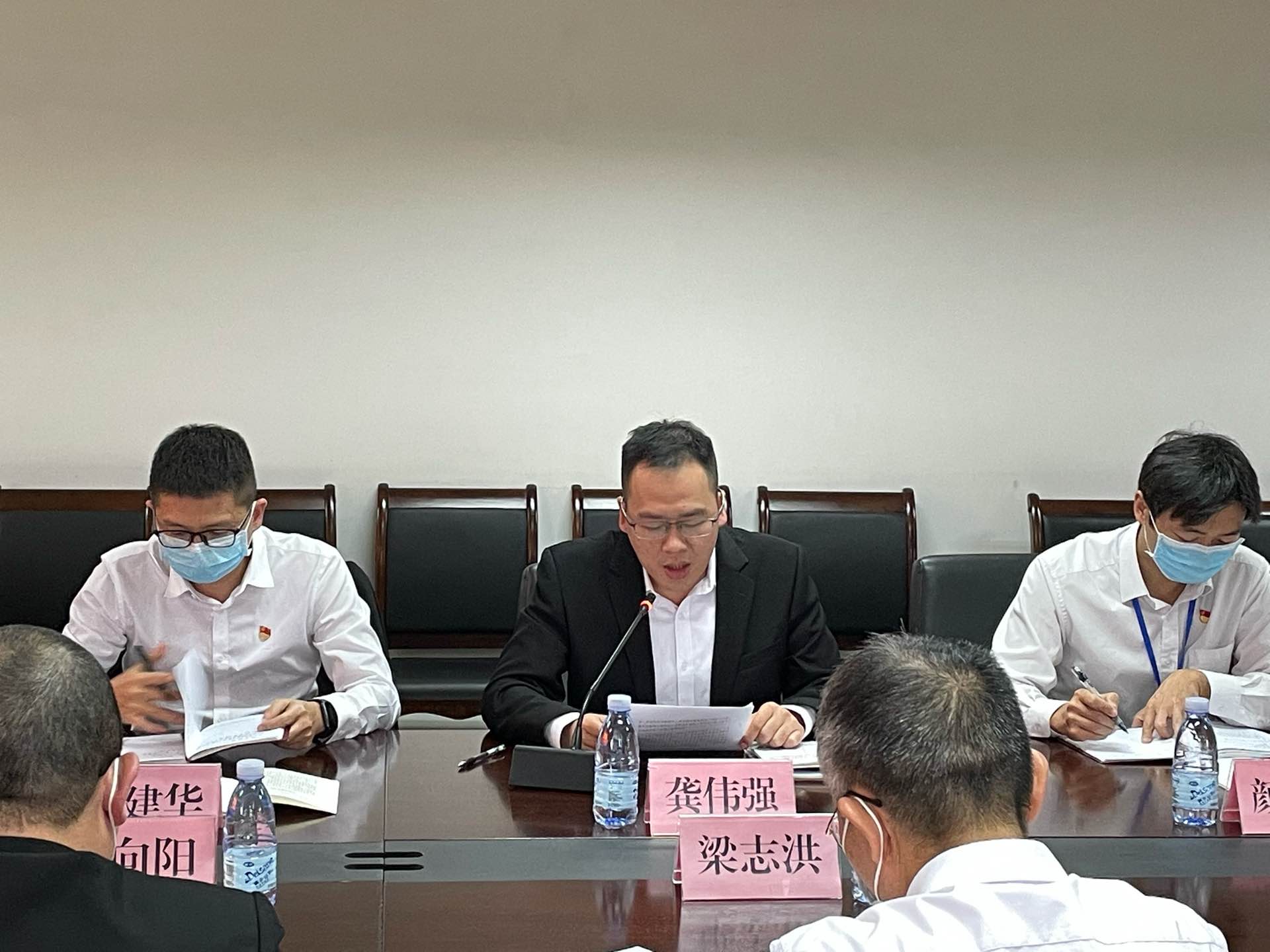 11月7日市政數(shù)局黨組理論學(xué)習(xí)中心組(擴(kuò)大)會(huì)議暨傳達(dá)貫徹黨的二十大精神大會(huì)2.jpg