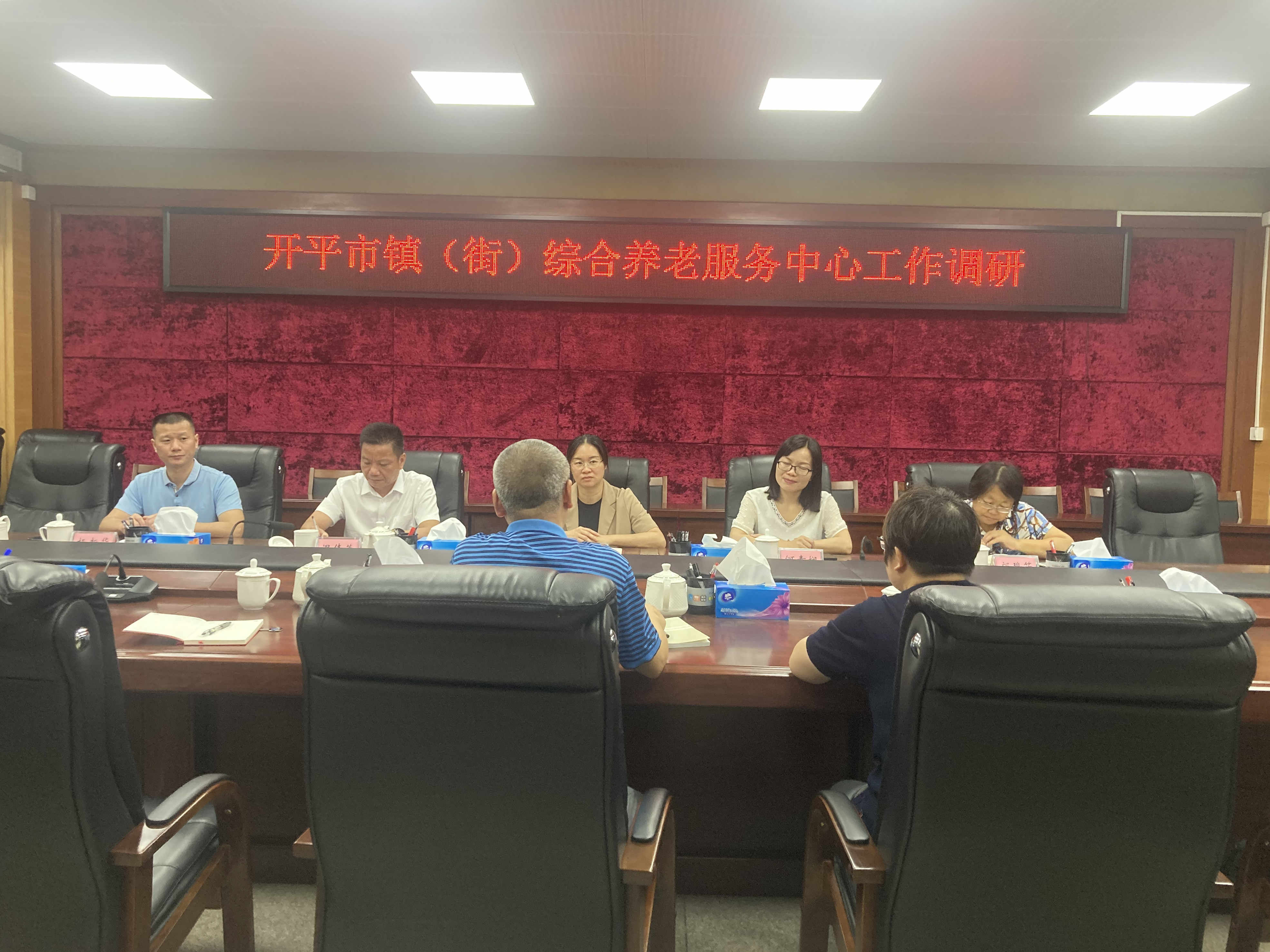 市領(lǐng)導梁健芬調(diào)研綜合養(yǎng)老服務中心建設(shè)工作.jpg