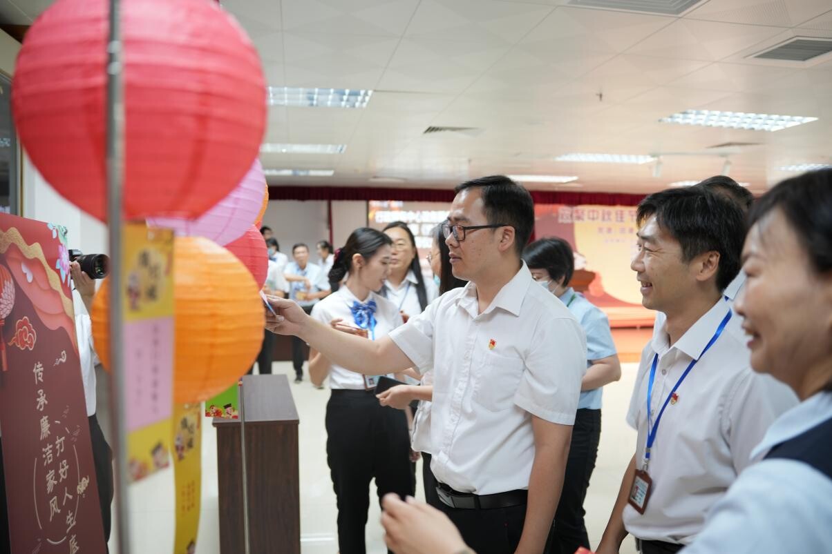 歡聚中秋佳節(jié) 政銀共譜未來(lái)--開(kāi)平市政務(wù)服務(wù)數(shù)據(jù)管理局舉辦黨建、團(tuán)建、工會(huì)共建活動(dòng)_3
