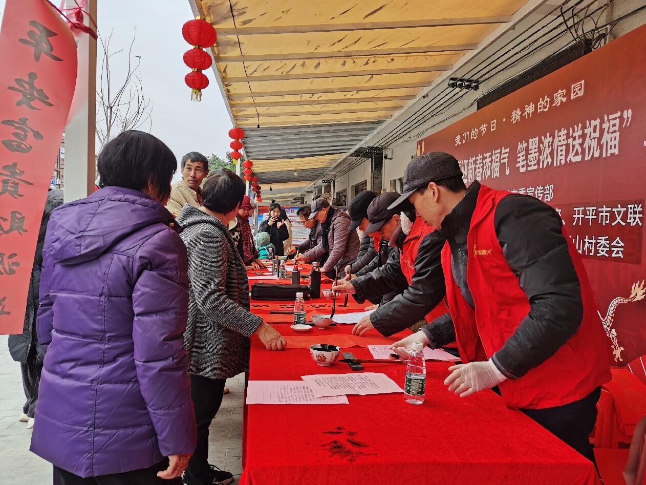1月 百合鎮(zhèn)開(kāi)展“潑墨迎春，情暖軍心”新春送春聯(lián)活動(dòng).docx_2