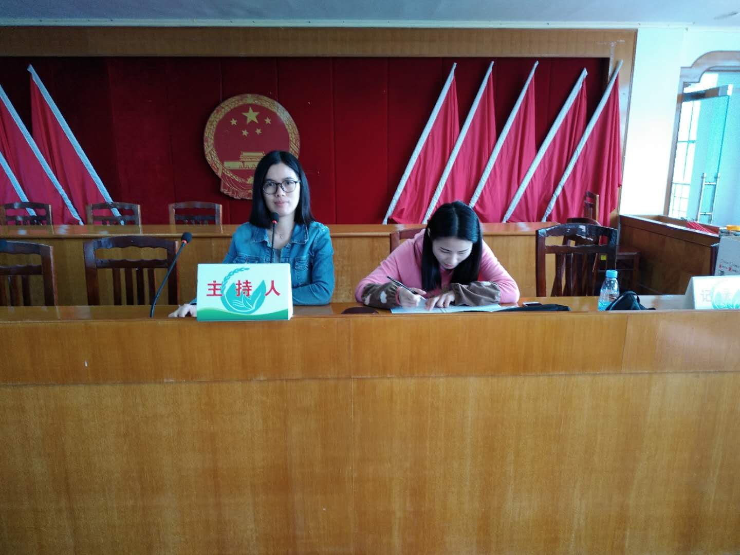 百合鎮(zhèn)組織開(kāi)展集體資產(chǎn)競(jìng)投觀(guān)摩活動(dòng).jpg 百合鎮(zhèn)組織開(kāi)展集體資產(chǎn)競(jìng)投觀(guān)摩活動(dòng).jpg